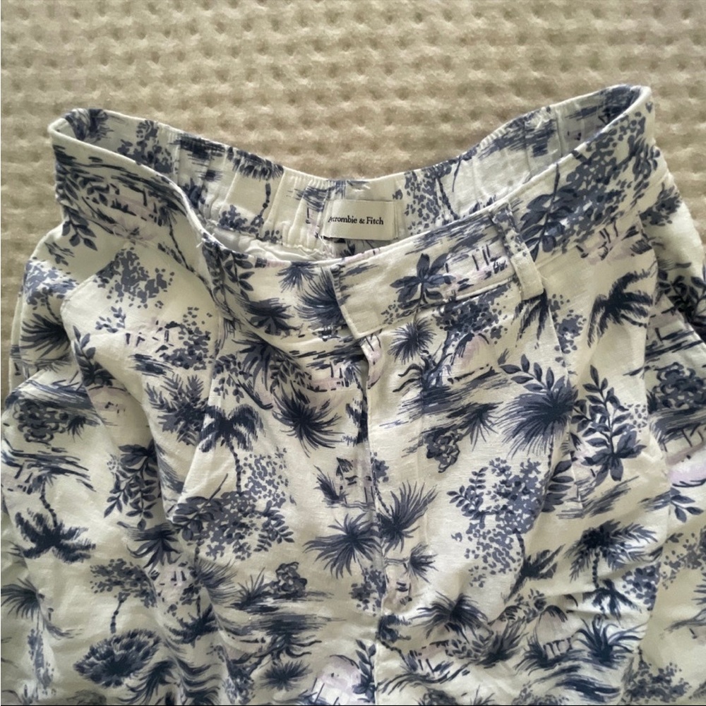 Shorts - Picture 2 of 3